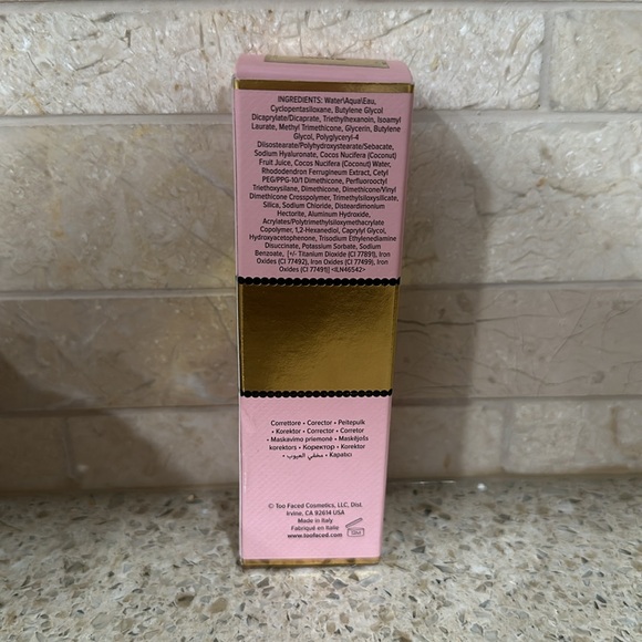 Too Faced Born Like This Concealer - Snow - Picture 3 of 4